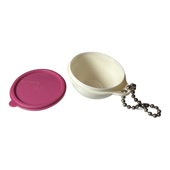 Tupperware Vintage Pink Lid with White Bowl Thatsa Bowl Keychain - Picture 2 of 3